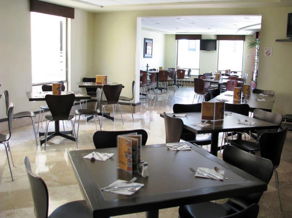 Hotel Alameda Express Matamoros  Extérieur photo